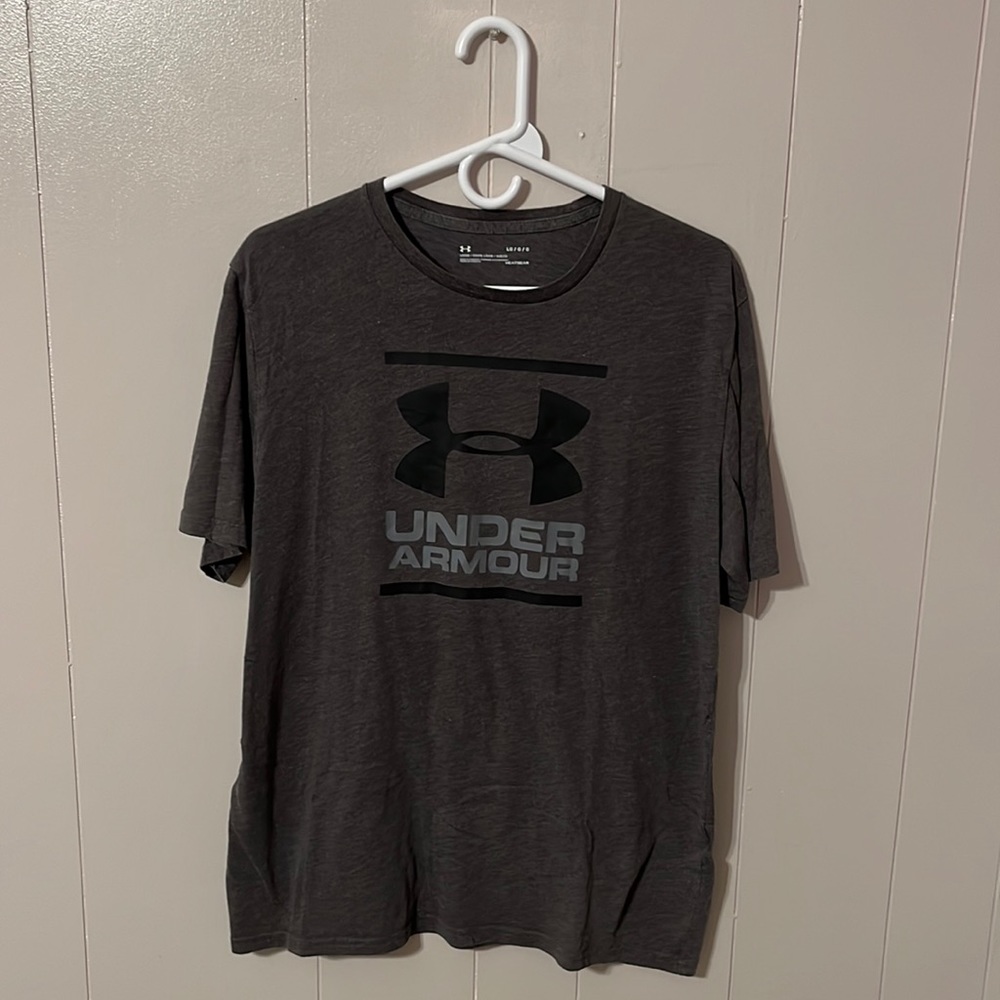 Under Armour Gray T-Shirt Size: Large